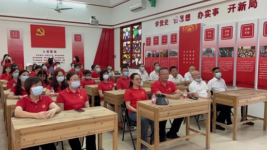 喜迎二十大 永遠(yuǎn)跟黨走 奮進(jìn)新征程——白云山潘高壽職能二支部黨員、團(tuán)委與王老吉藥業(yè)第四黨支部、團(tuán)委學(xué)習(xí)共建1.jpg