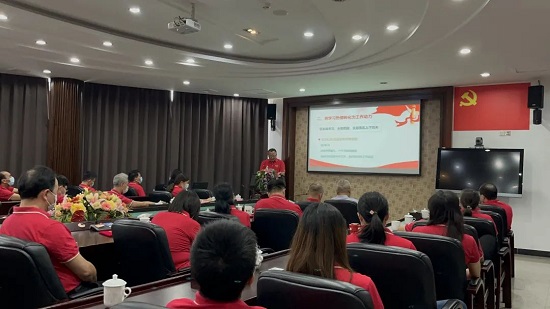 踔厲奮發(fā)向未來 勇毅前行啟新程——白云山潘高壽黨委學(xué)習(xí)貫徹黨的二十大精神專題會暨黨員表彰大會順利召開1.jpg