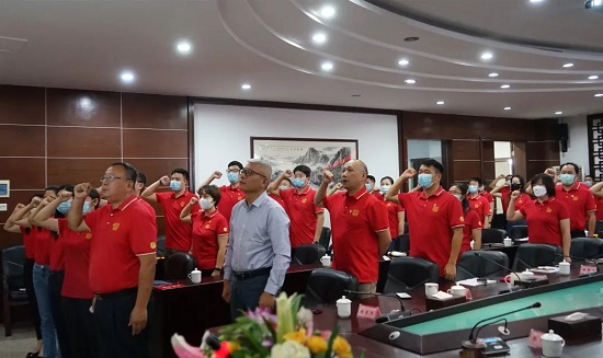 踔厲奮發(fā)向未來 勇毅前行啟新程——白云山潘高壽黨委學(xué)習(xí)貫徹黨的二十大精神專題會暨黨員表彰大會順利召開2.jpg